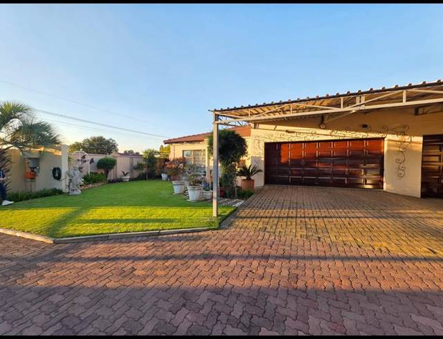 3 BEDROOM TOWNHOUSE FOR SALE IN RIVERSDALE